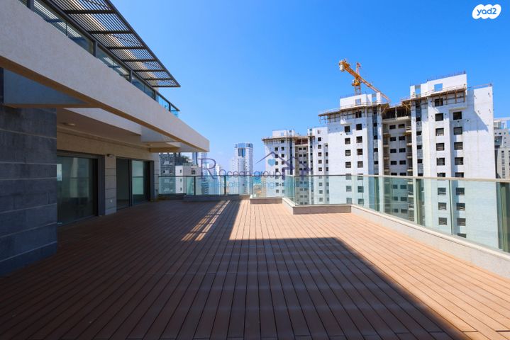 גג/ פנטהאוז, אריק לביא 14, עיר ימים, נתניה