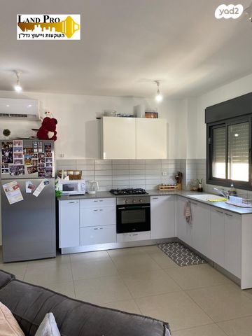 דירה, אורנה פורת, הרקפות, ראשון לציון