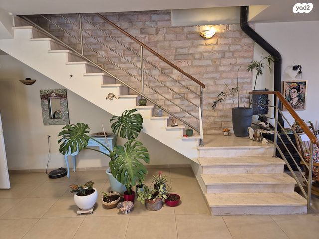 דו משפחתי, שערי תקווה