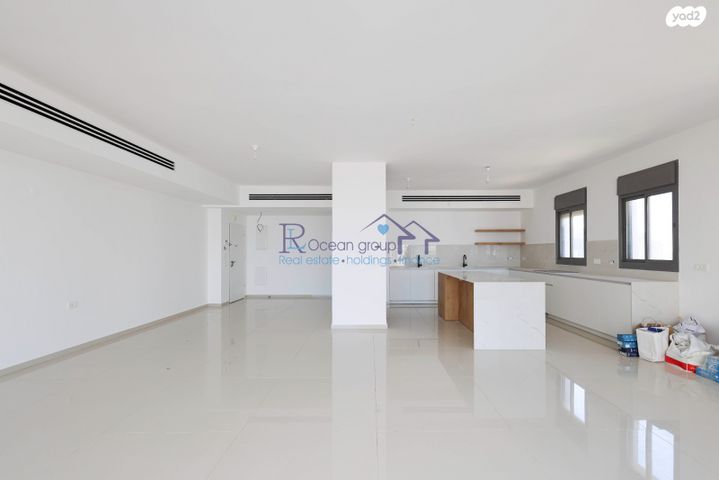 גג/ פנטהאוז, אריק לביא 14, עיר ימים, נתניה