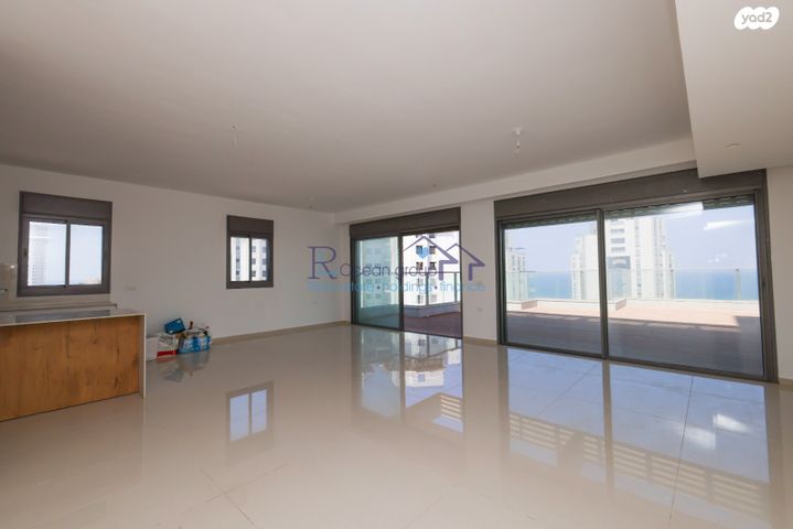 גג/ פנטהאוז, אריק לביא 14, עיר ימים, נתניה