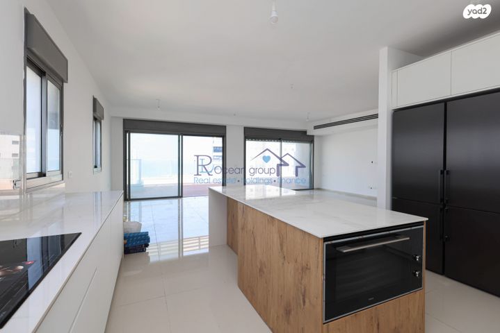 גג/ פנטהאוז, אריק לביא 14, עיר ימים, נתניה