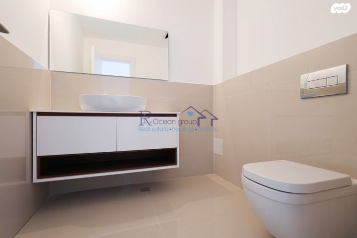 גג/ פנטהאוז, אריק לביא 14, עיר ימים, נתניה