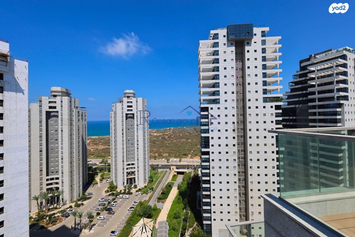 גג/ פנטהאוז, אריק לביא 14, עיר ימים, נתניה