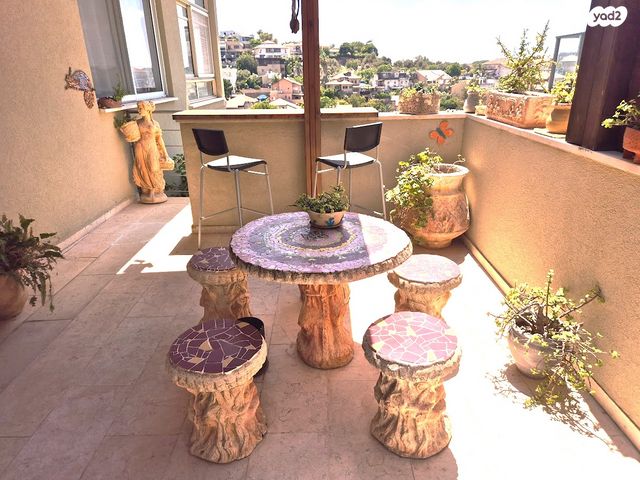 דו משפחתי, שערי תקווה