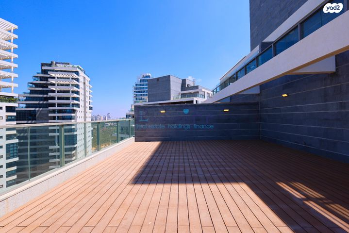 גג/ פנטהאוז, אריק לביא 14, עיר ימים, נתניה