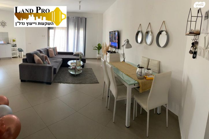 דירה, אורנה פורת, הרקפות, ראשון לציון