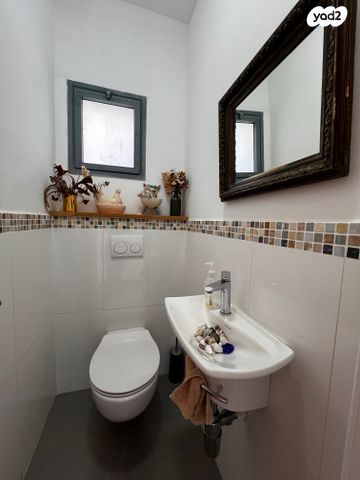 דו משפחתי, צדקיהו, כפר סבא