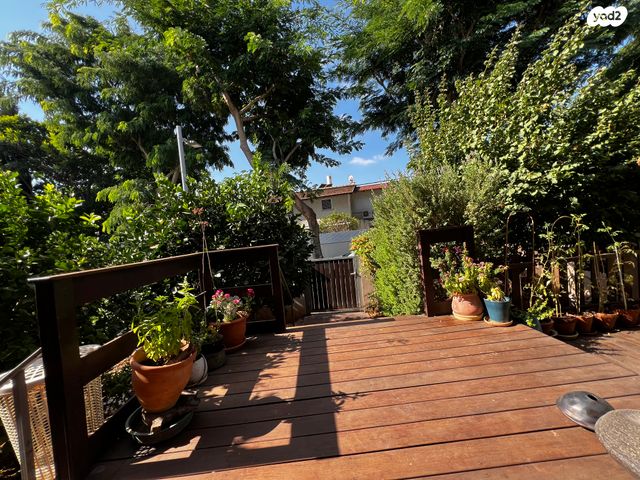 דו משפחתי, צדקיהו, כפר סבא