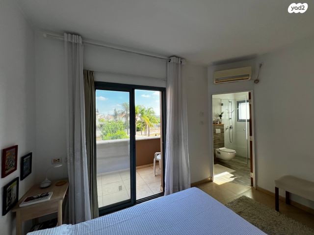 דו משפחתי, צדקיהו, כפר סבא