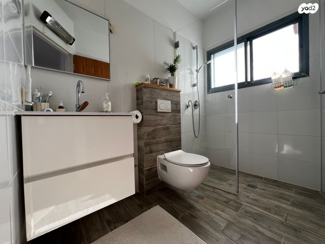 דו משפחתי, צדקיהו, כפר סבא