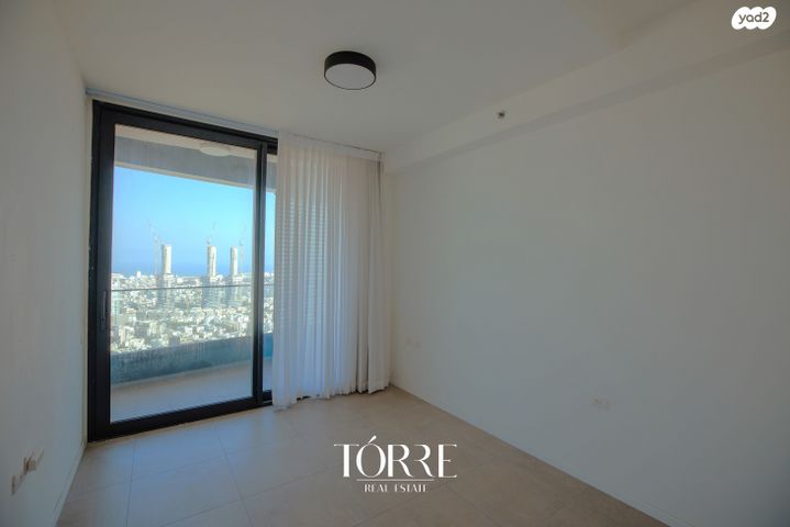 גג/ פנטהאוז, דרך מנחם בגין 158, תל אביב יפו