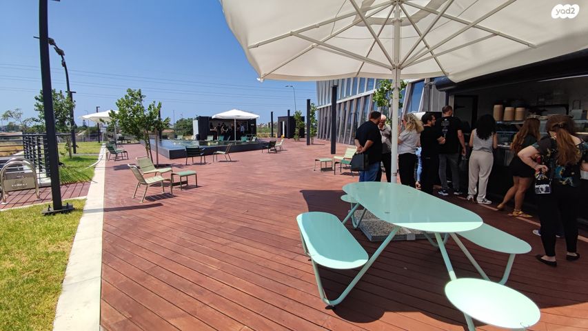 משרדים, הפנינה, רעננה