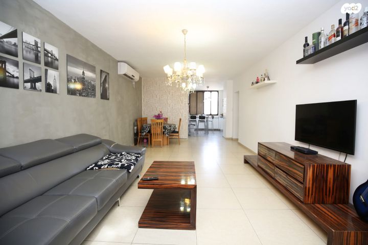 דירה, בית וגן 21, לב העיר, בת ים