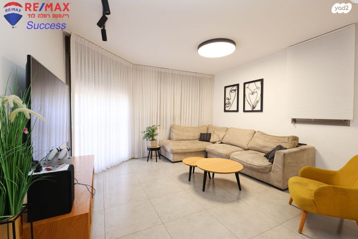 חנוך לוין 21