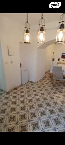 דו משפחתי, אחווה, טבריה