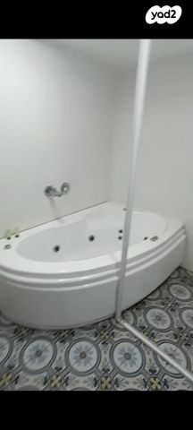 דו משפחתי, אחווה, טבריה