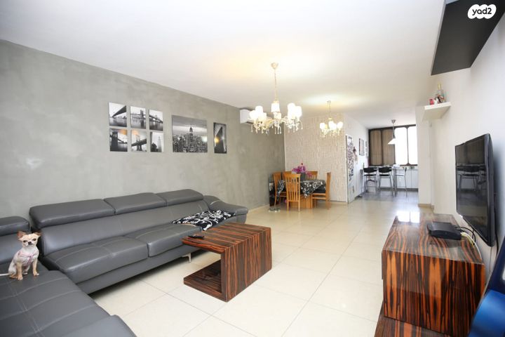 דירה, בית וגן 21, לב העיר, בת ים