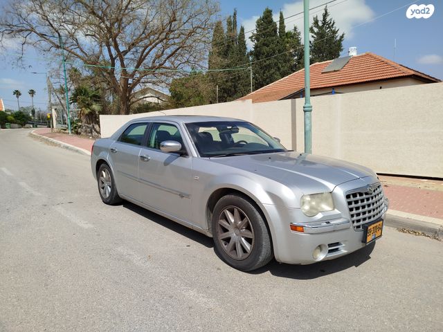 מודעת רכב קרייזלר 300