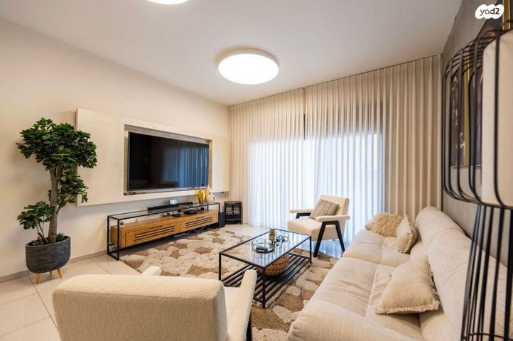 יונתן רטוש 12