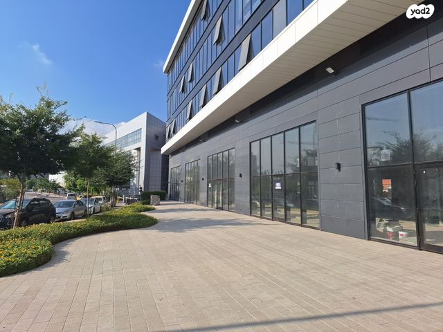 חנויות/ שטח מסחרי, פנחס בלקני, איזור תעשיה קרית יהלום, נתניה