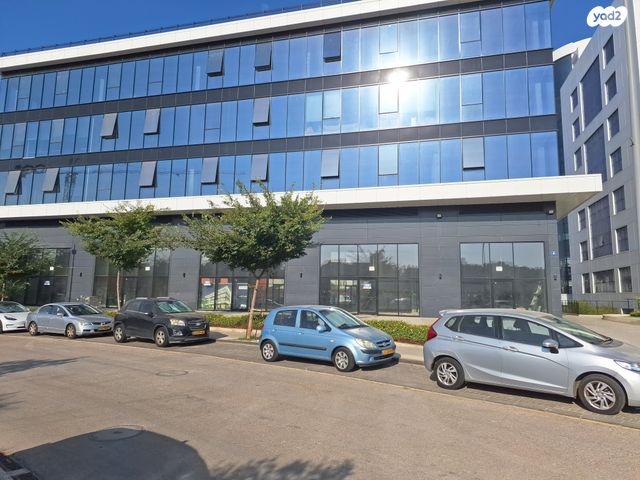 חנויות/ שטח מסחרי, פנחס בלקני, איזור תעשיה קרית יהלום, נתניה