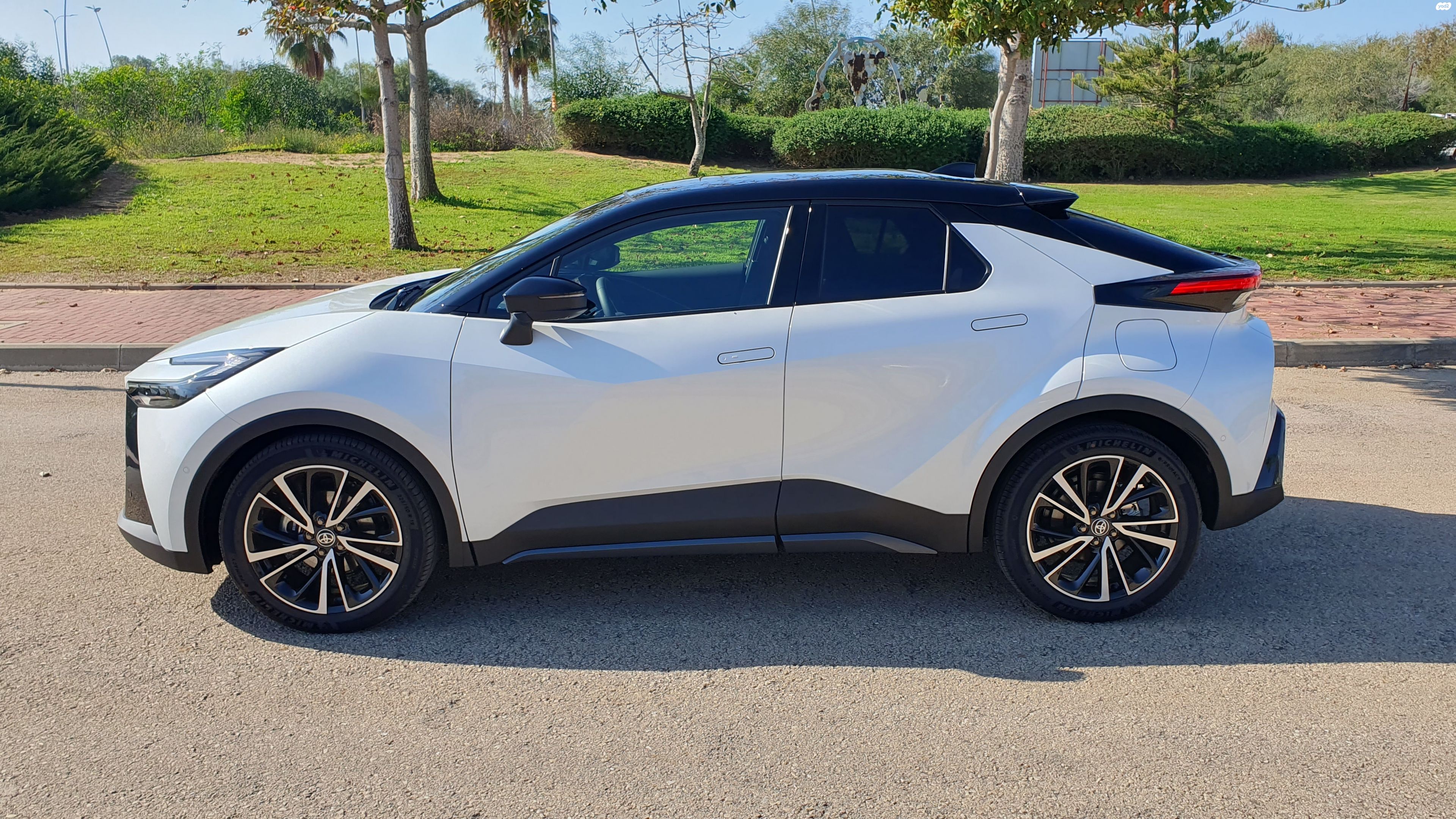 מודעת רכב טויוטה C-HR
