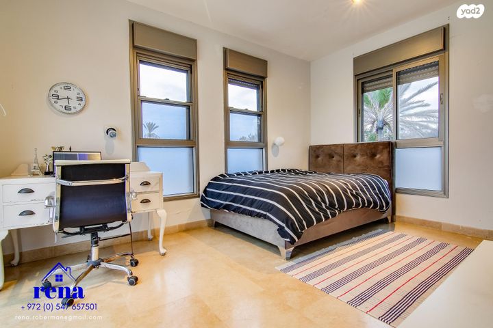 דו משפחתי, המעוף, קיסריה