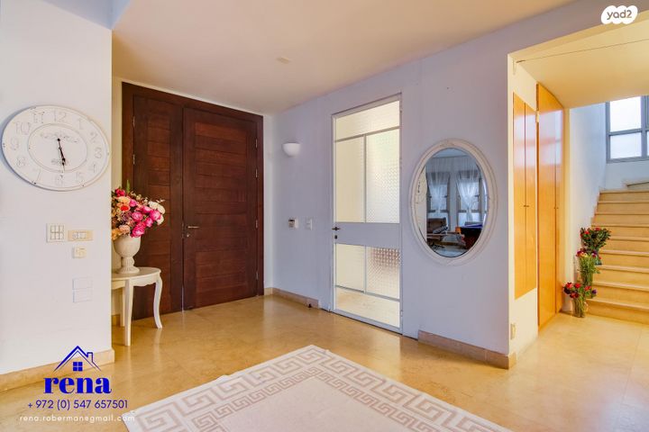 דו משפחתי, המעוף, קיסריה