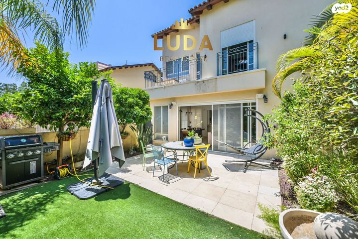 גני צהלה, רמות צהלה