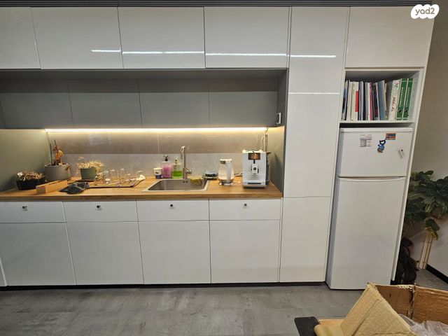 משרדים, תל מונד