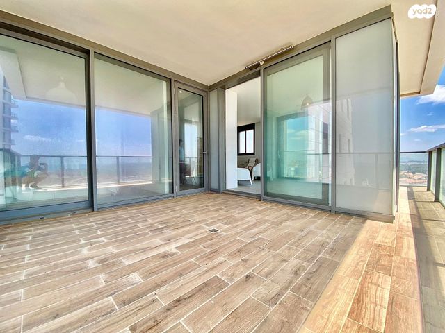 דירה, שדרות רחבעם זאבי 13, גבעת אולגה, חדרה