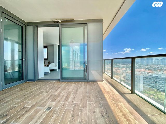 דירה, שדרות רחבעם זאבי 13, גבעת אולגה, חדרה