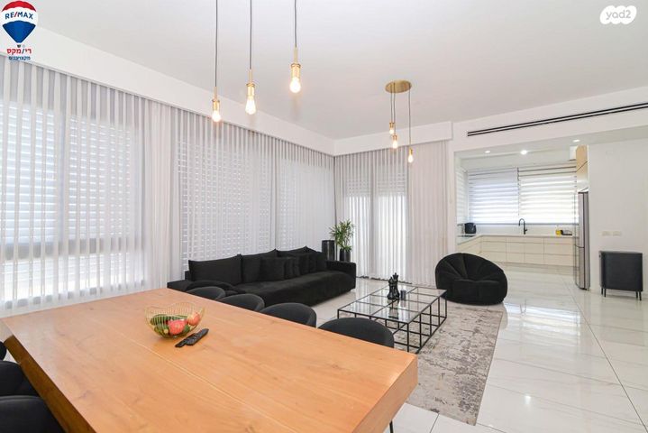 גג/ פנטהאוז, הרב עובדיה יוסף 7, רח' הנשיא צפון, חדרה