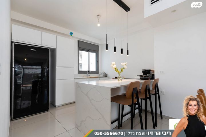 אריק לביא 16