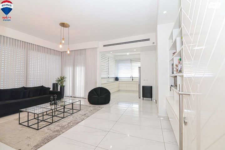 גג/ פנטהאוז, הרב עובדיה יוסף 7, רח' הנשיא צפון, חדרה