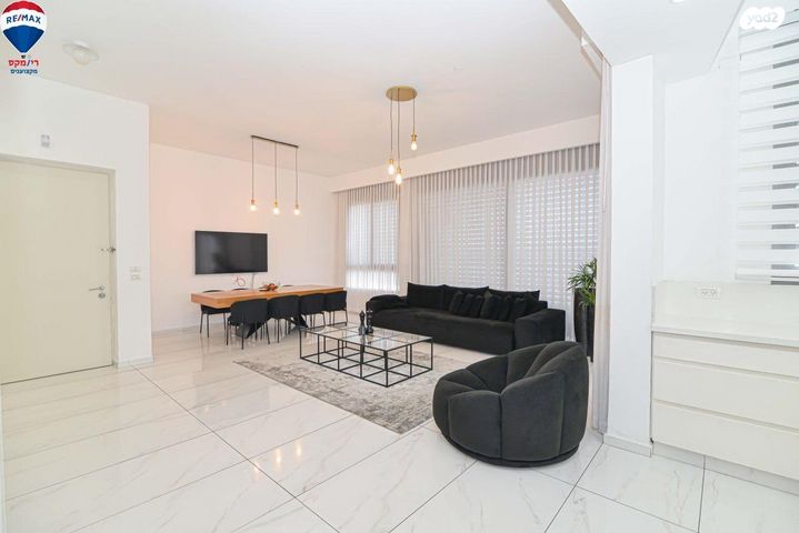 גג/ פנטהאוז, הרב עובדיה יוסף 7, רח' הנשיא צפון, חדרה