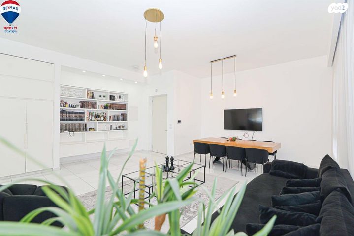 גג/ פנטהאוז, הרב עובדיה יוסף 7, רח' הנשיא צפון, חדרה