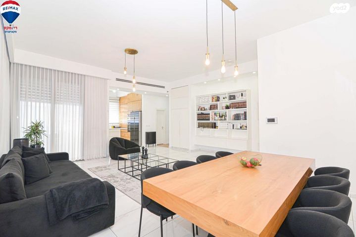 גג/ פנטהאוז, הרב עובדיה יוסף 7, רח' הנשיא צפון, חדרה