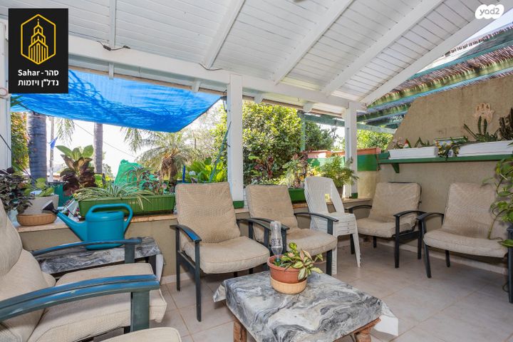 דו משפחתי, שגיא, אלפי מנשה