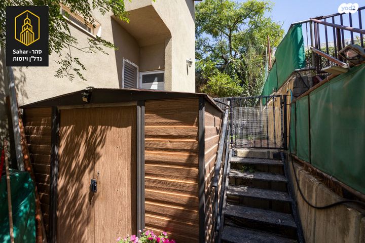 דו משפחתי, שגיא, אלפי מנשה