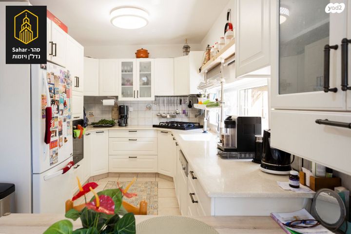 דו משפחתי, שגיא, אלפי מנשה