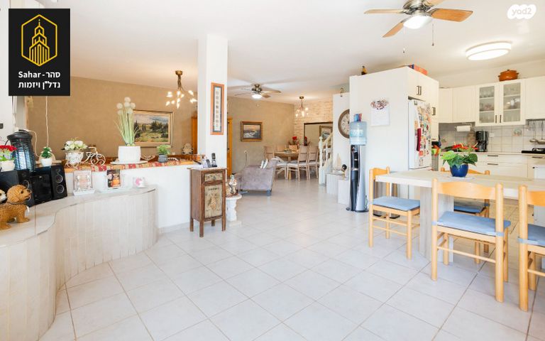 דו משפחתי, שגיא, אלפי מנשה