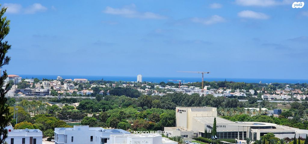 גג/ פנטהאוז, אבן עזרא 36, מרכז, הרצליה