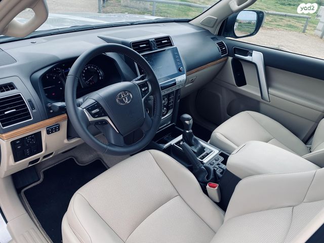 טויוטה לנד קרוזר