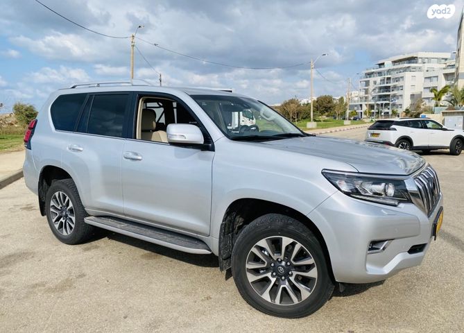 טויוטה לנד קרוזר