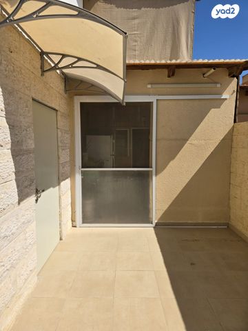 דו משפחתי, אופקים