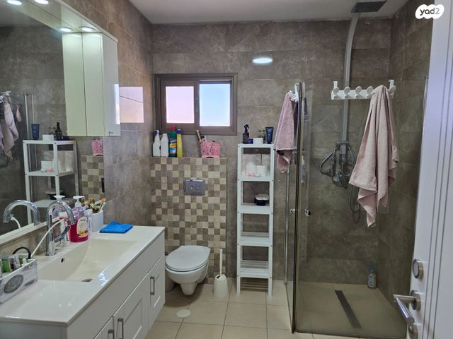 דו משפחתי, אופקים