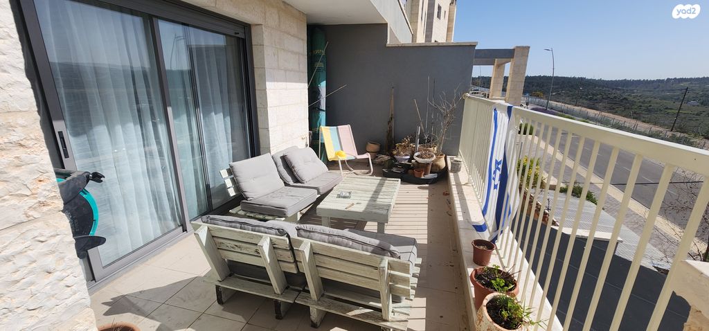 דירה, צור הדסה