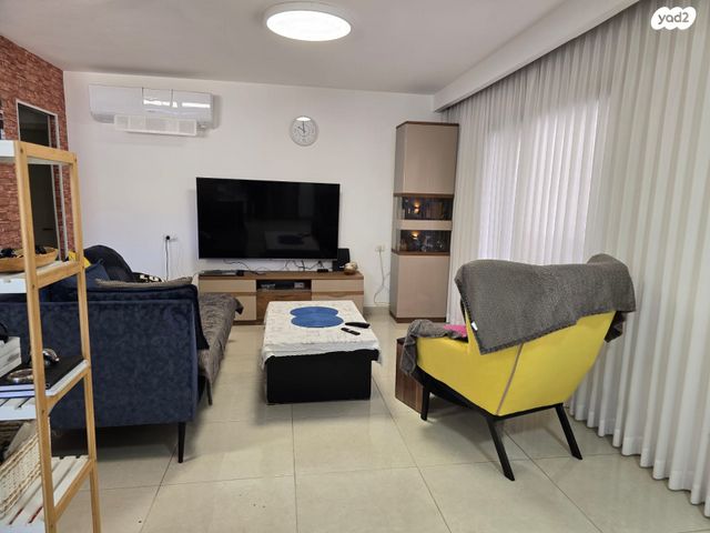 דו משפחתי, אופקים